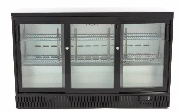 Wnętrze szafy chłodniczej RQ-330SCM z oświetleniem LED